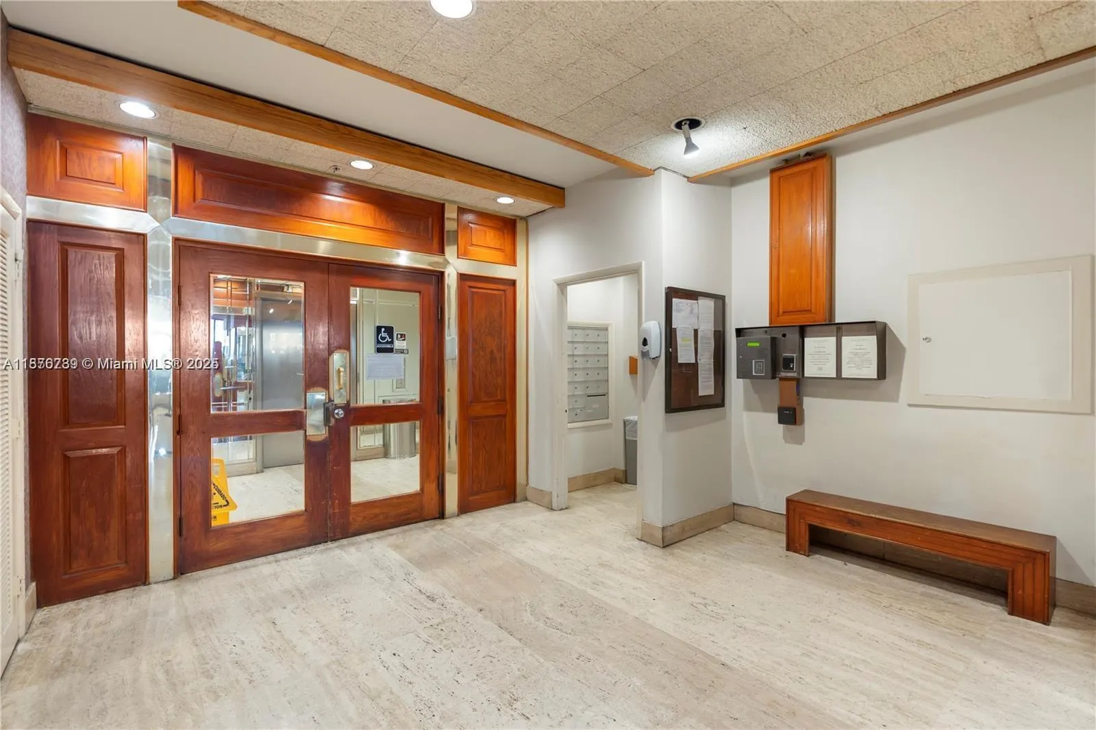 825 Brickell Bay Dr, #1042