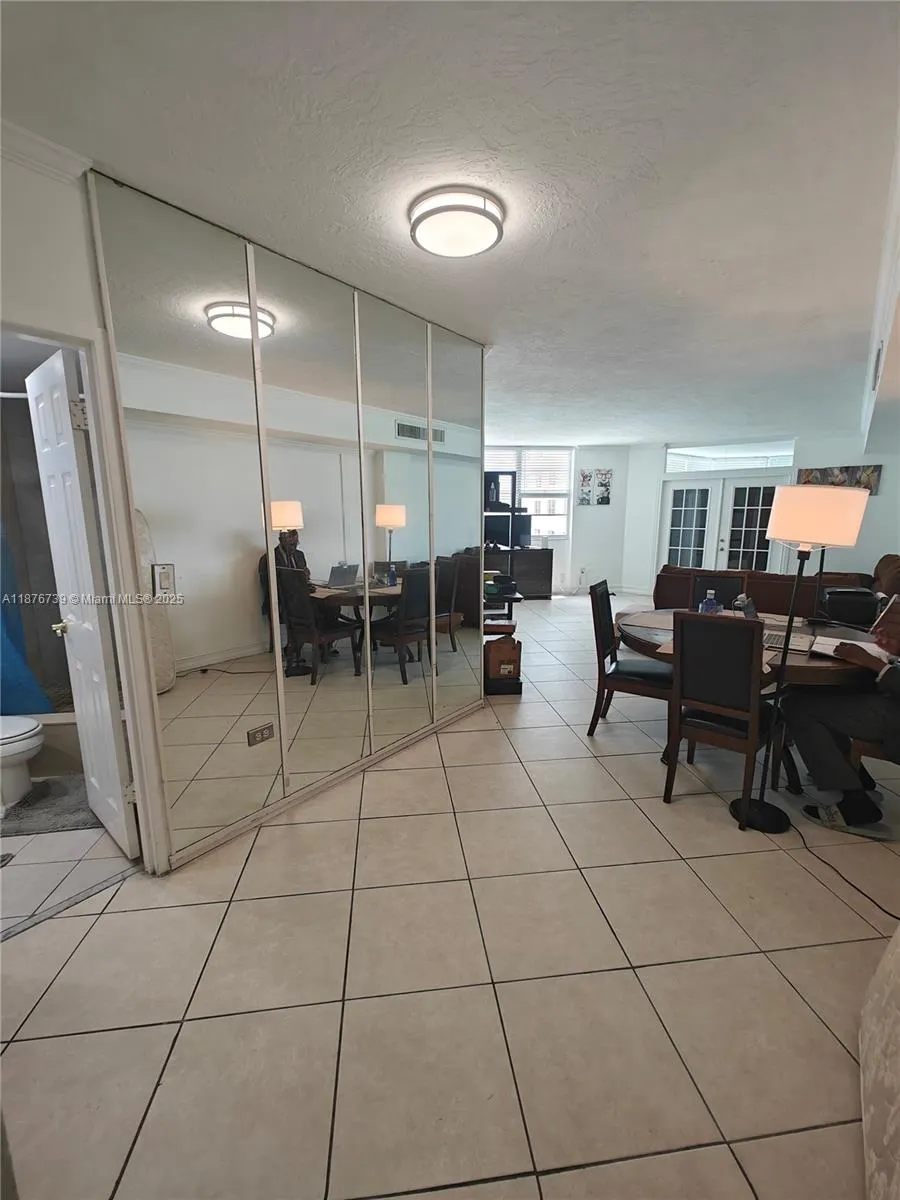 825 Brickell Bay Dr, #1042