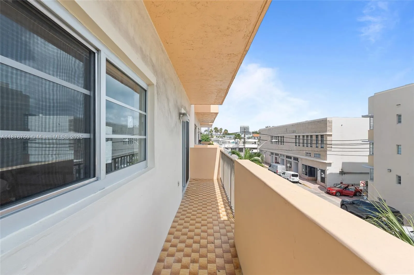 1150 Collins Ave, #303