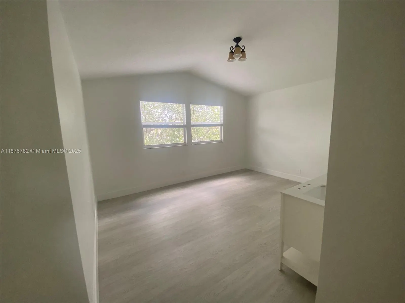 241 E Bayridge Dr