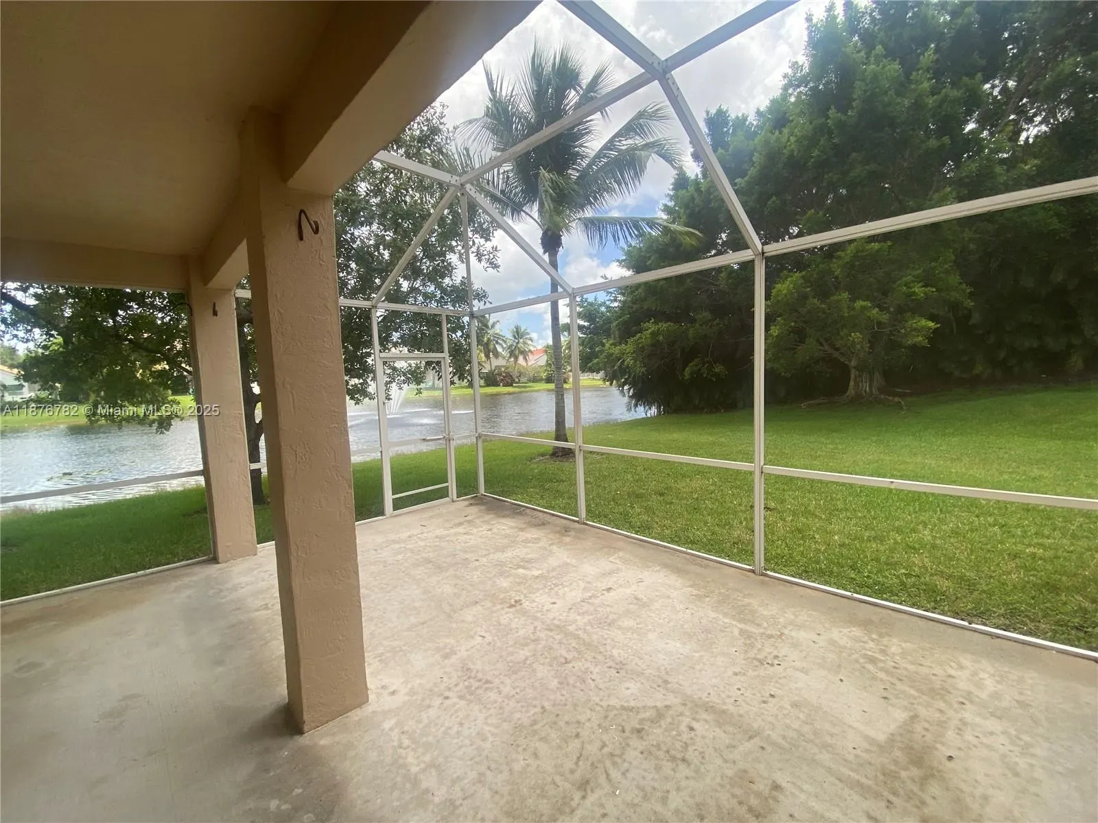 241 E Bayridge Dr