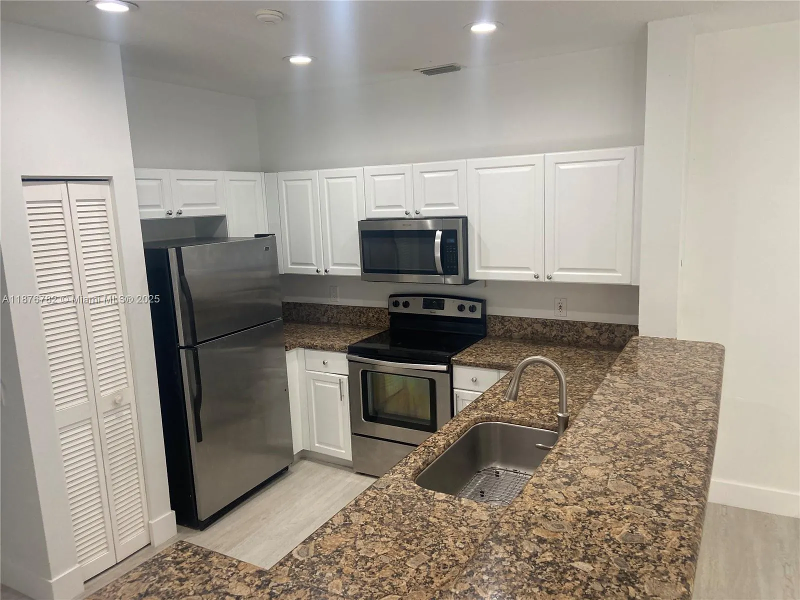 241 E Bayridge Dr