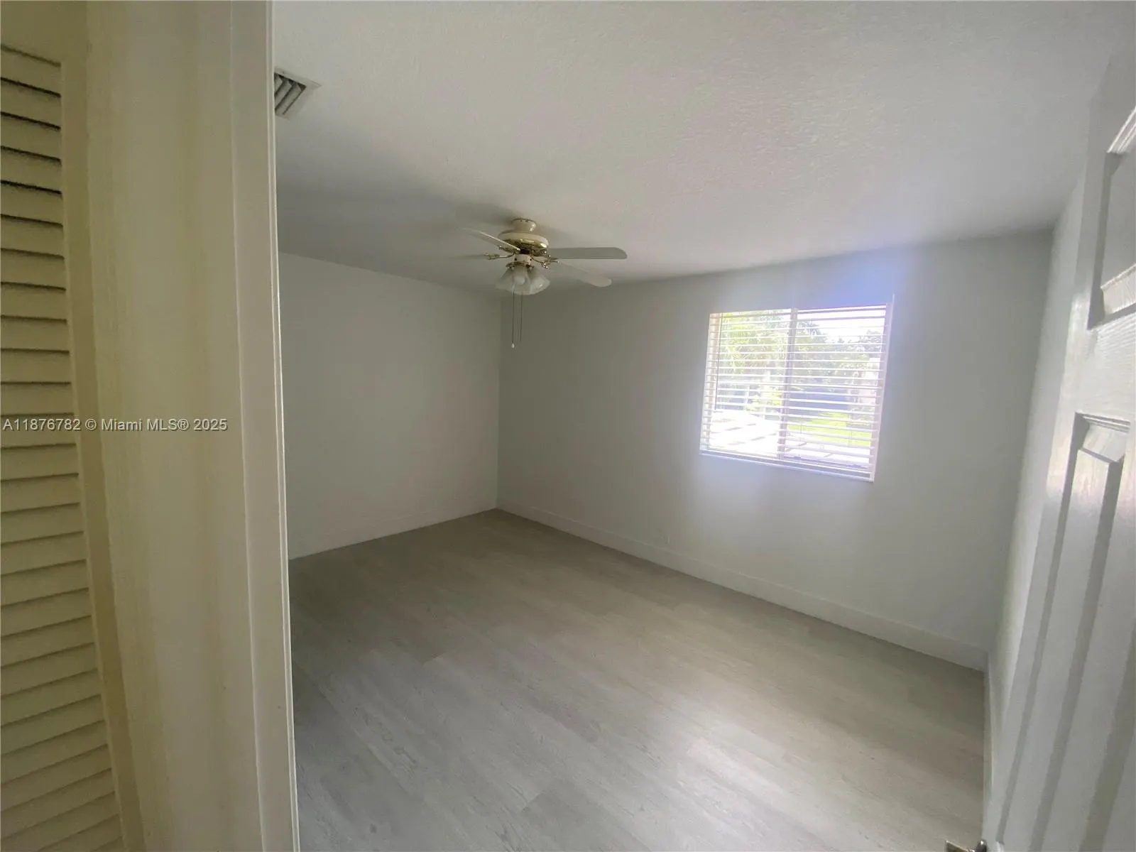 241 E Bayridge Dr