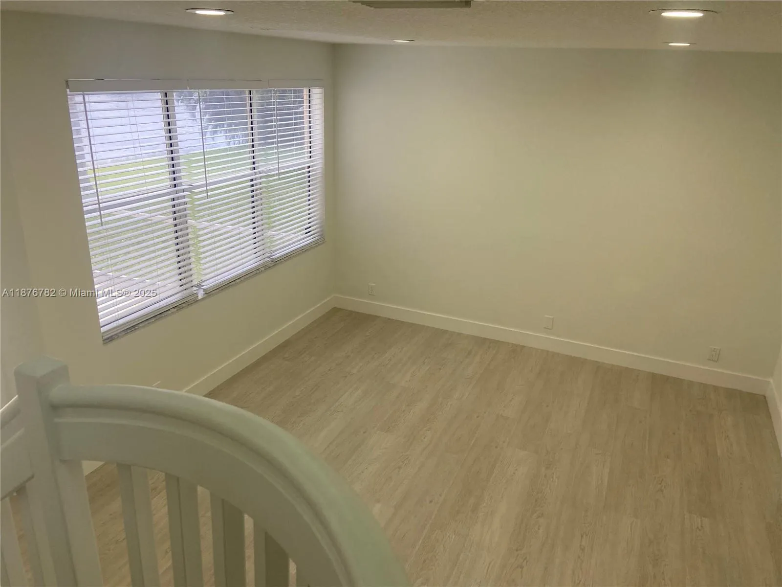 241 E Bayridge Dr