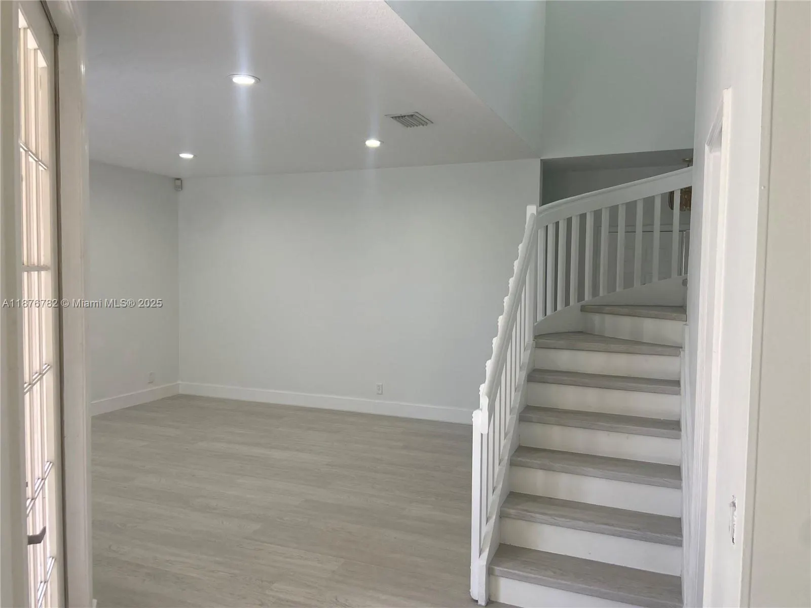 241 E Bayridge Dr