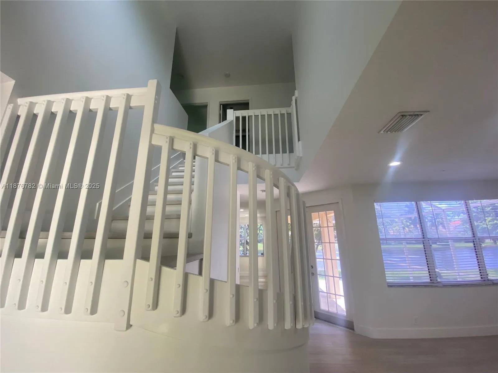 241 E Bayridge Dr
