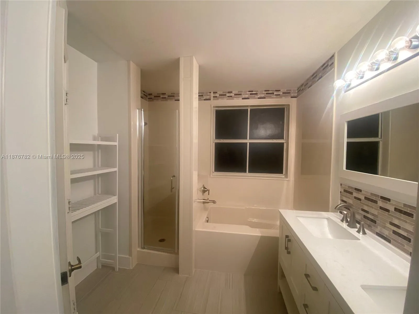 241 E Bayridge Dr