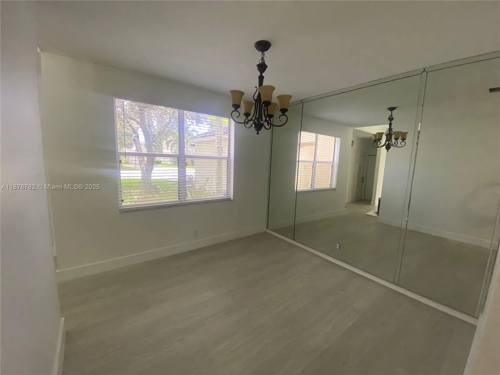 241 E Bayridge Dr