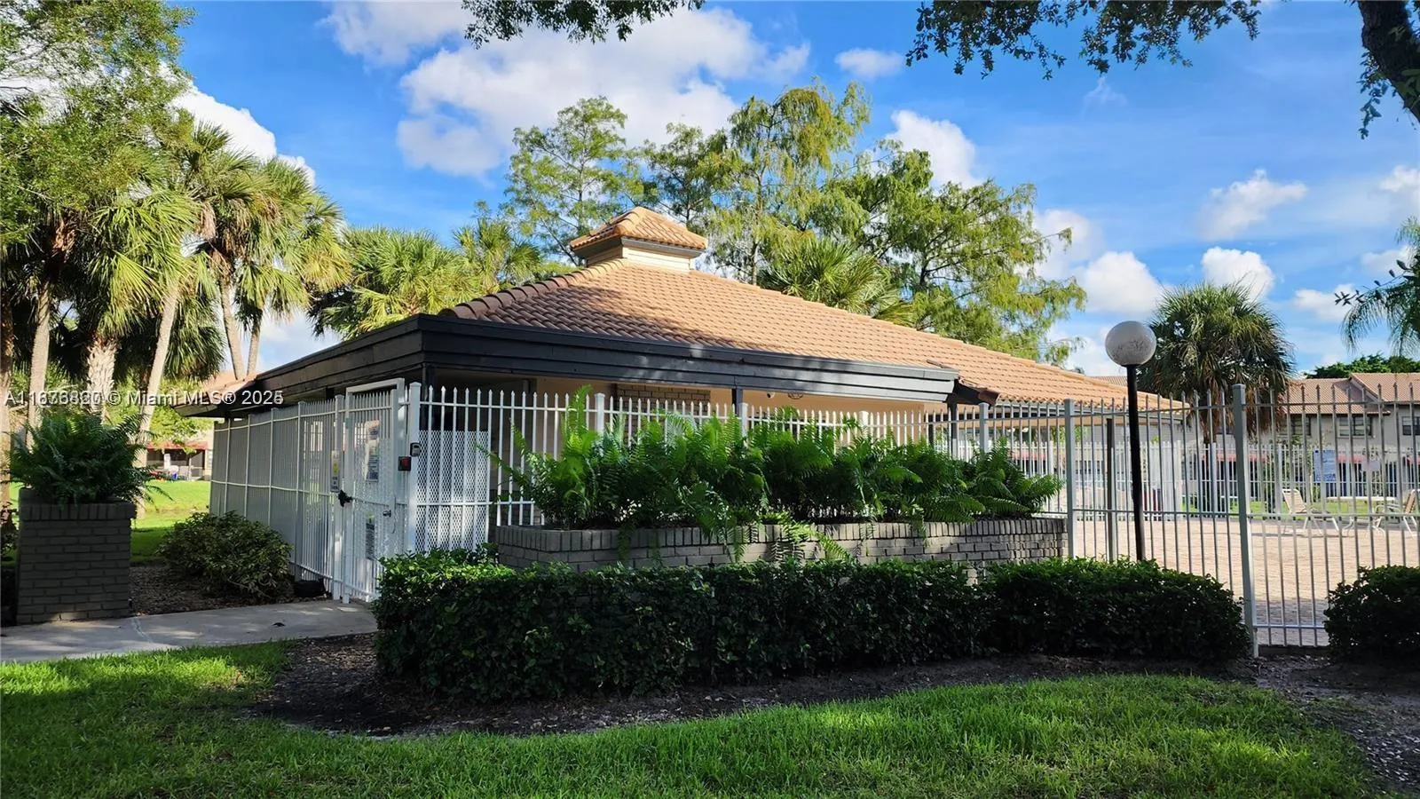 9064 Vineyard Lake Dr