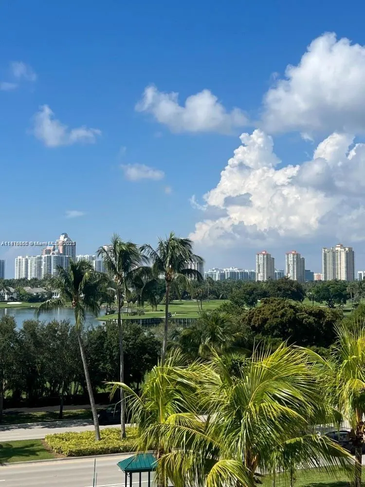 3675 N Country Club Dr, #507