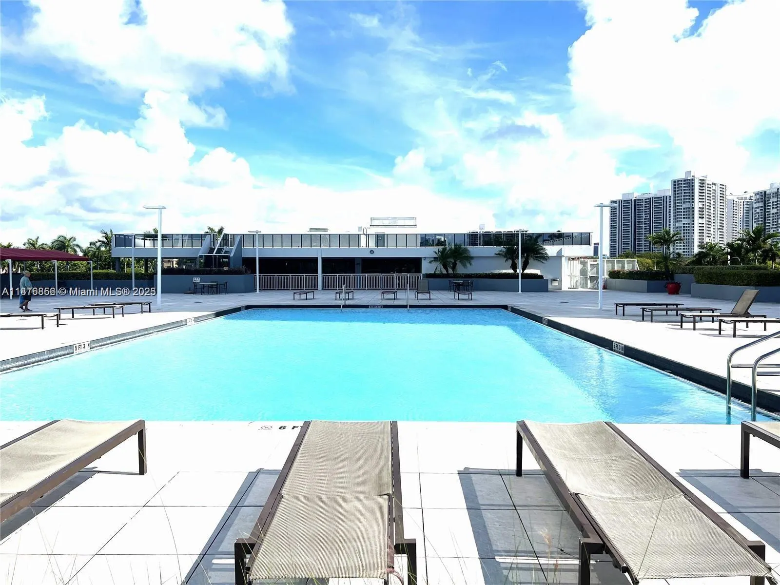 3675 N Country Club Dr, #507
