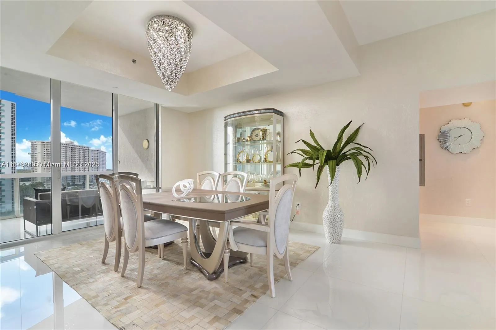 15811 Collins Ave, #704