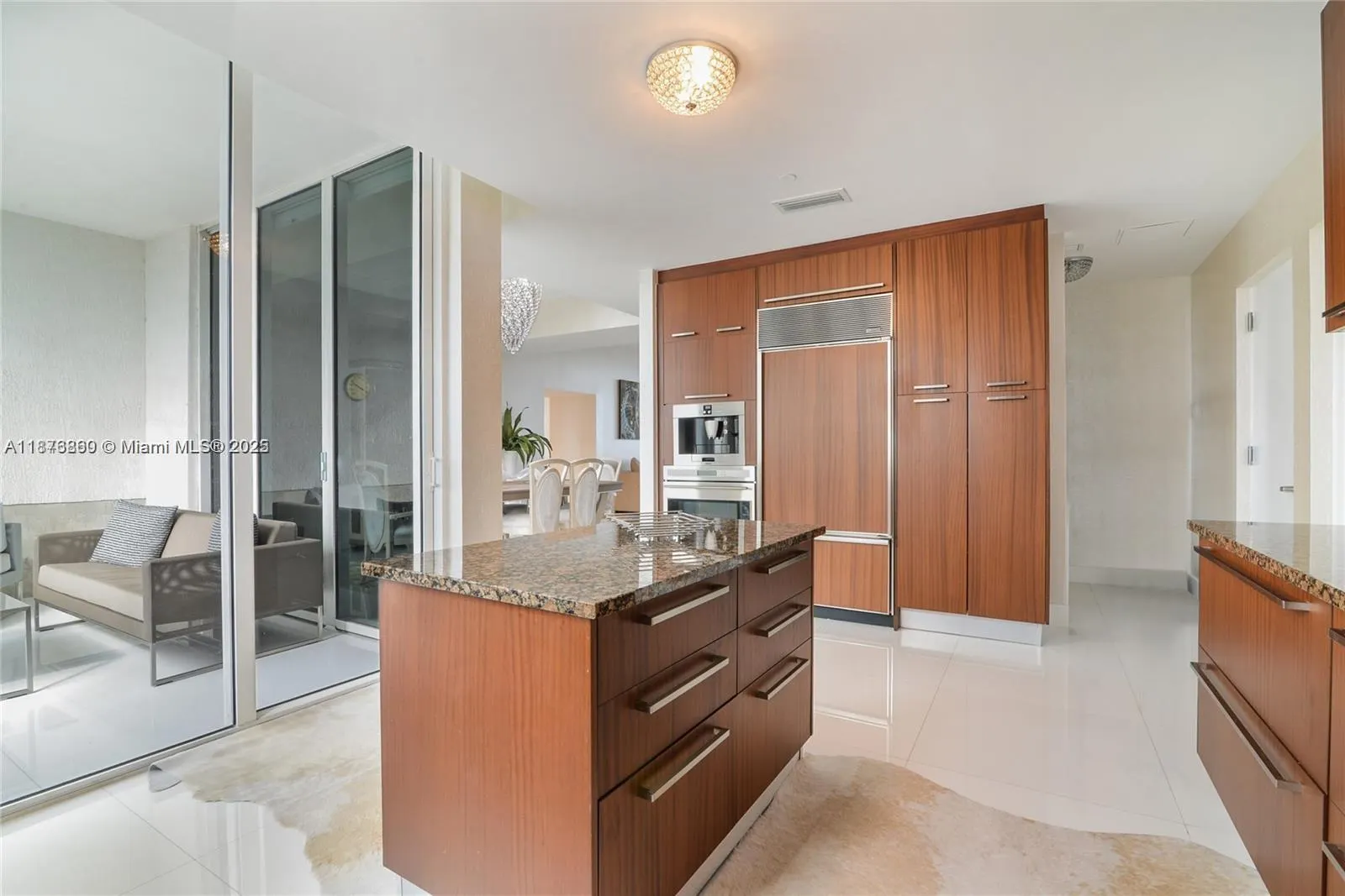 15811 Collins Ave, #704