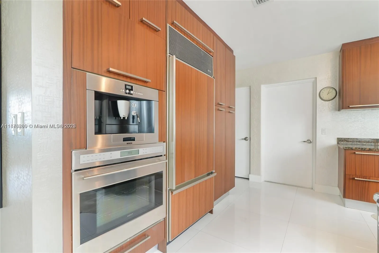 15811 Collins Ave, #704