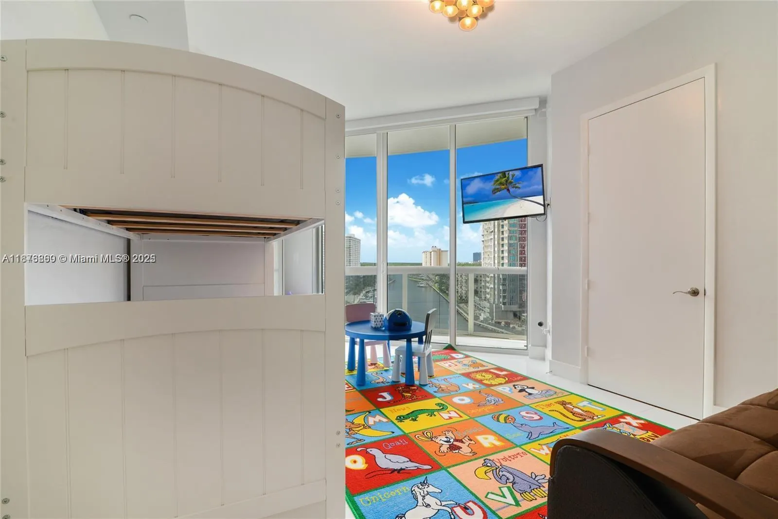 15811 Collins Ave, #704