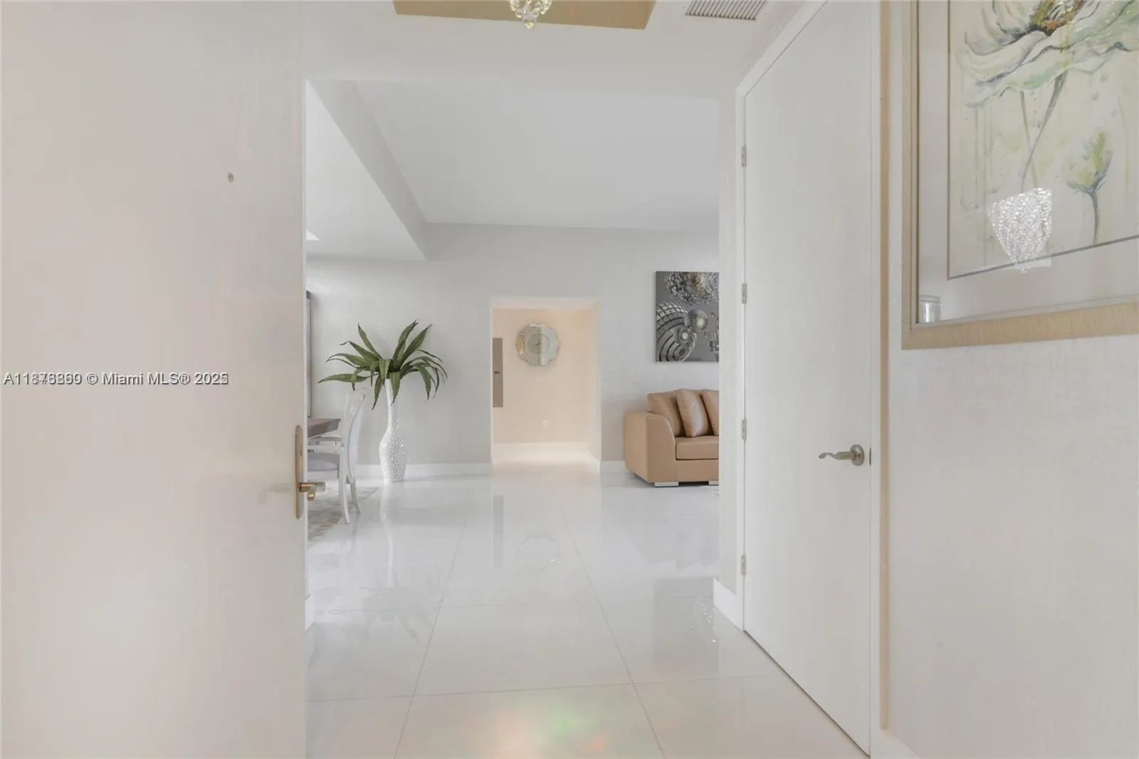 15811 Collins Ave, #704