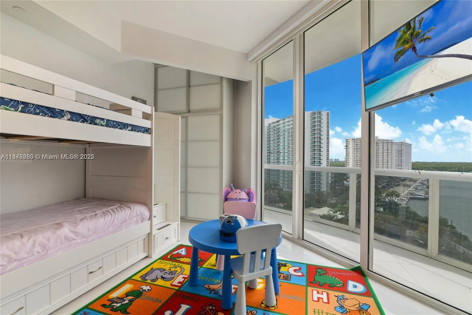 15811 Collins Ave, #704