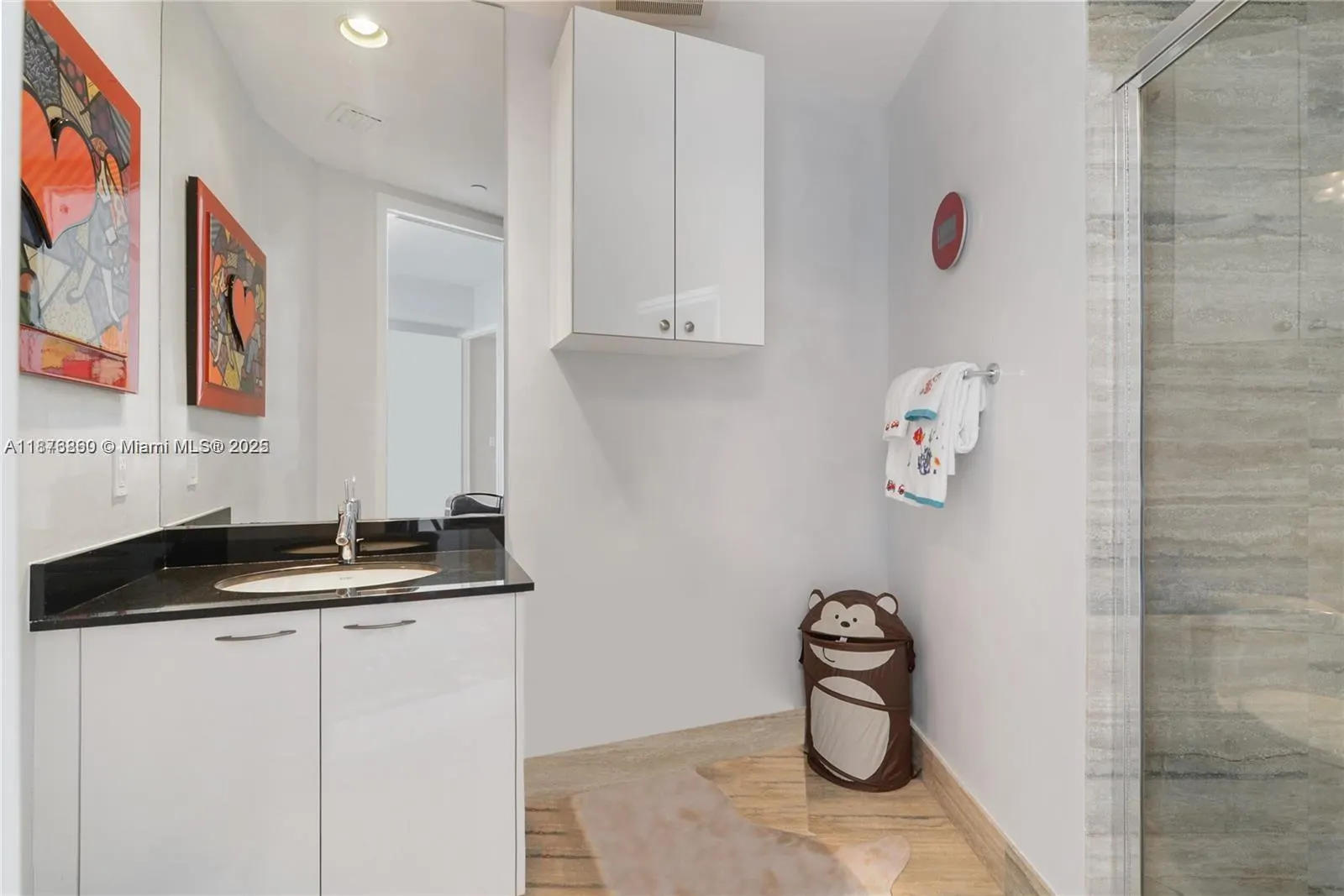 15811 Collins Ave, #704