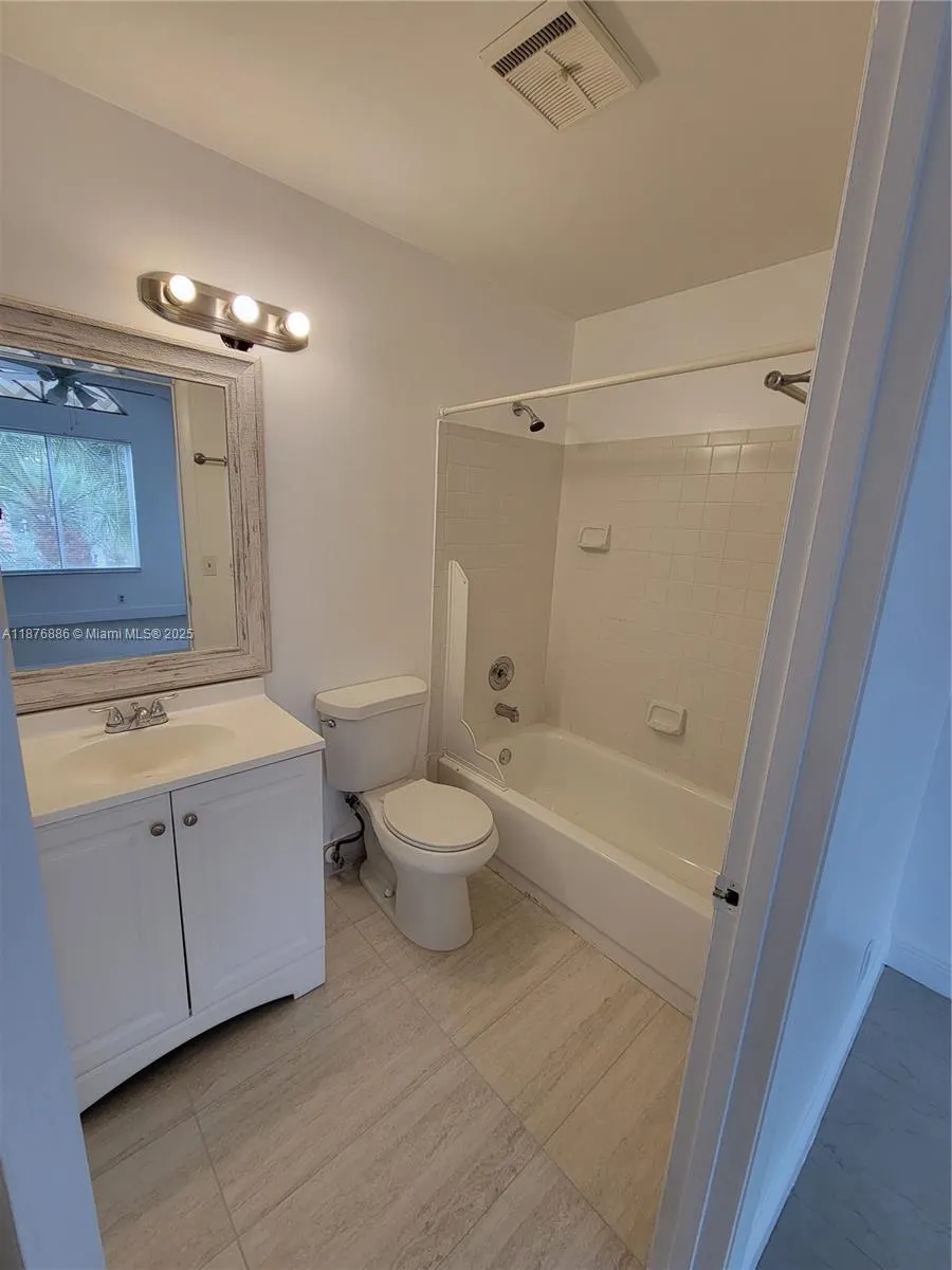 958 Coral Club Dr, #958