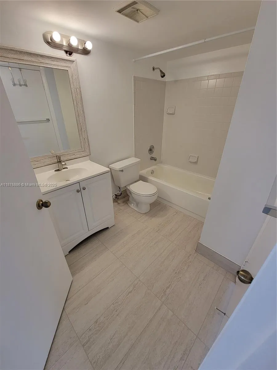 958 Coral Club Dr, #958