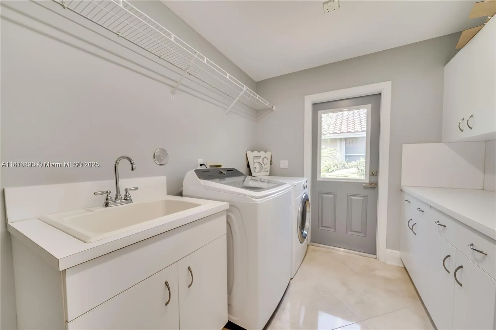 1180 Manor Court