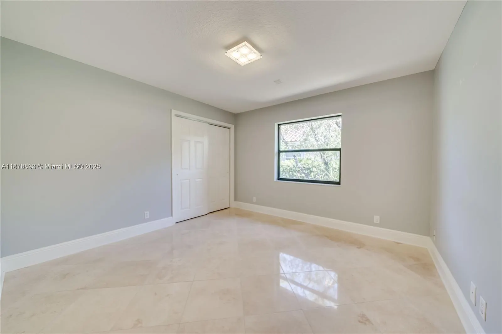 1180 Manor Court