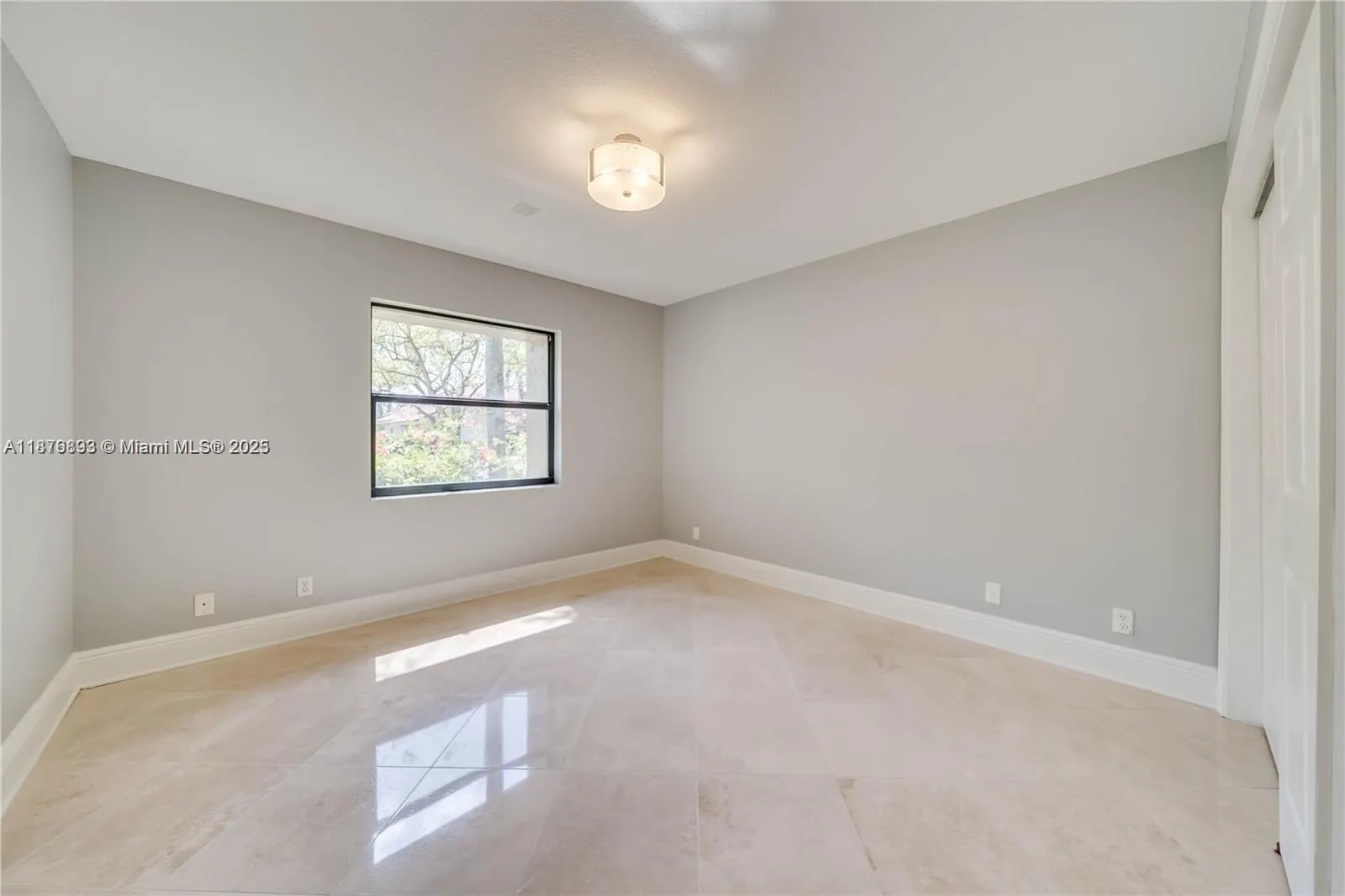 1180 Manor Court