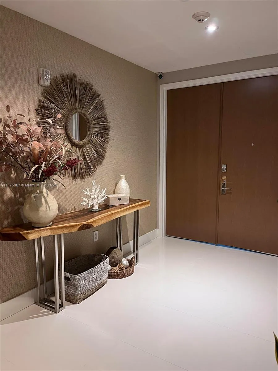 10201 Collins Ave, #301