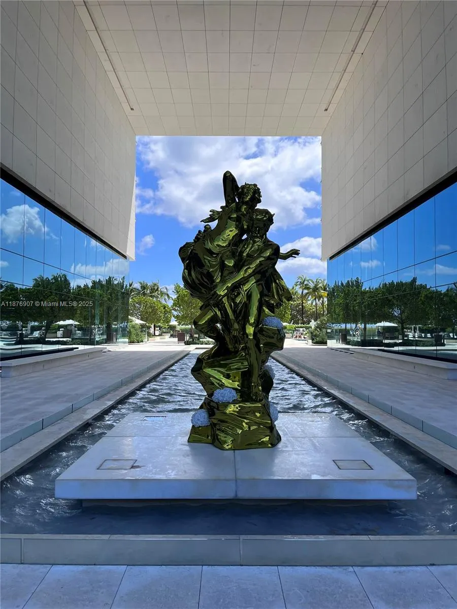 10201 Collins Ave, #301