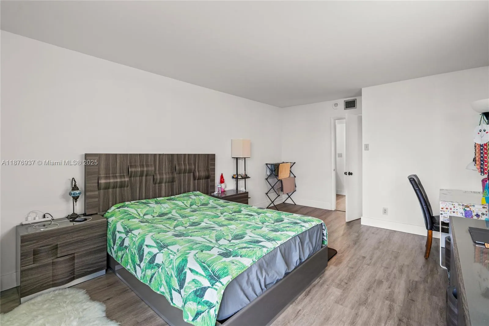 100 Bayview Dr, #229