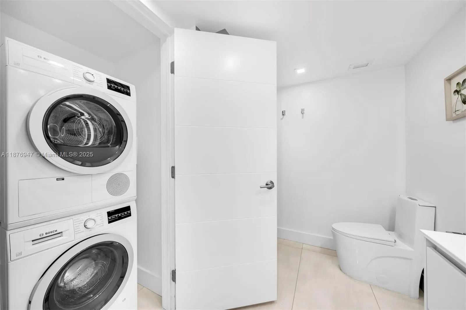 2301 Collins Ave, #303