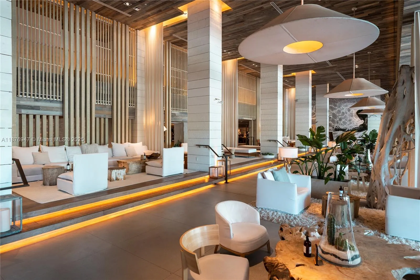 2301 Collins Ave, #303