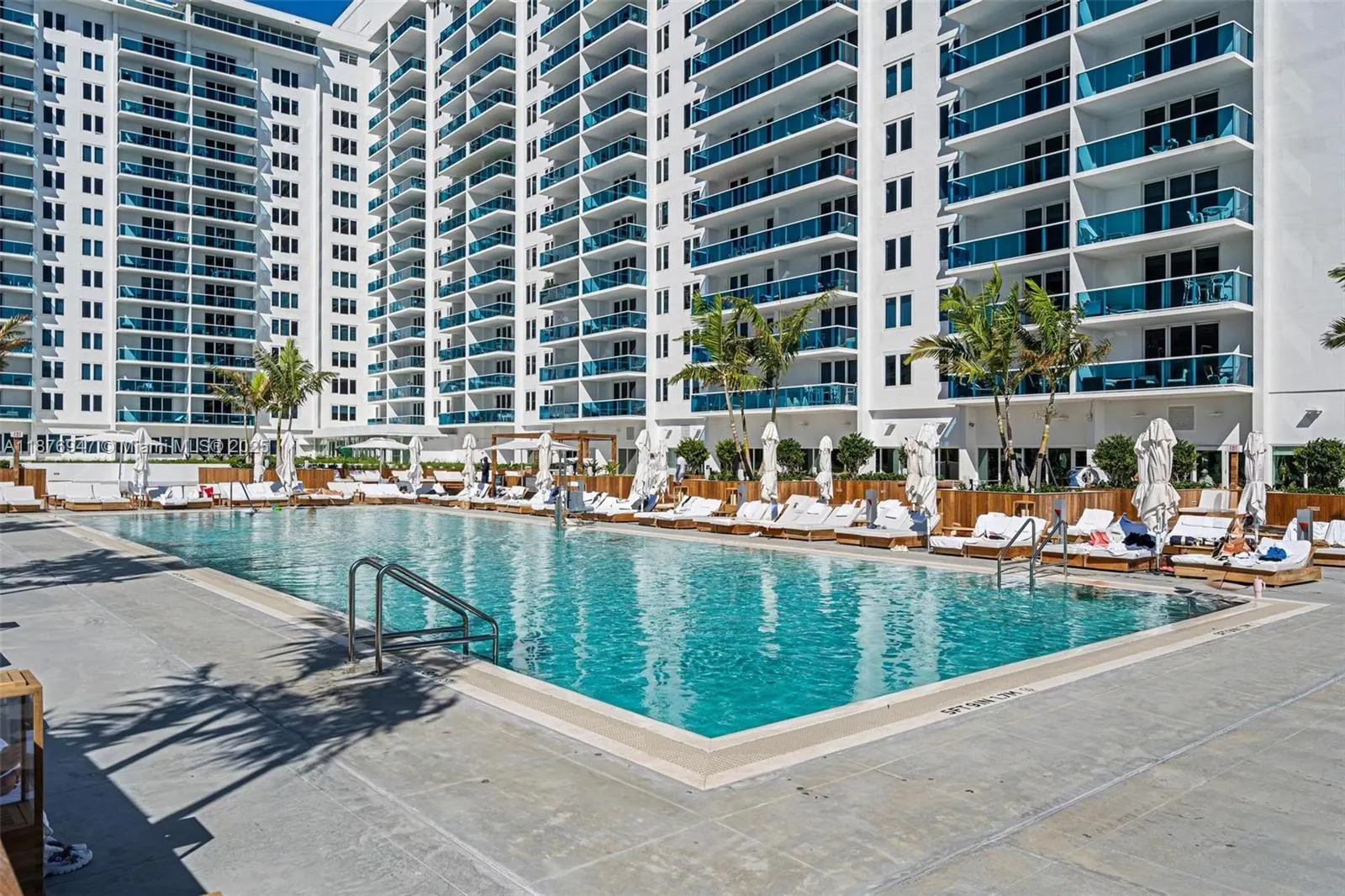 2301 Collins Ave, #303