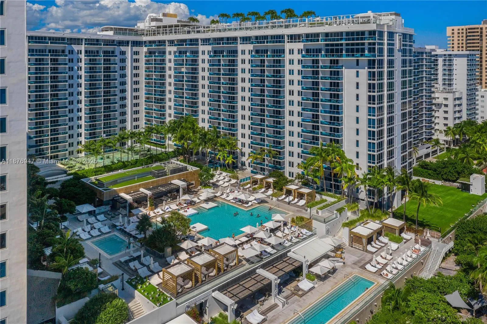 2301 Collins Ave, #303