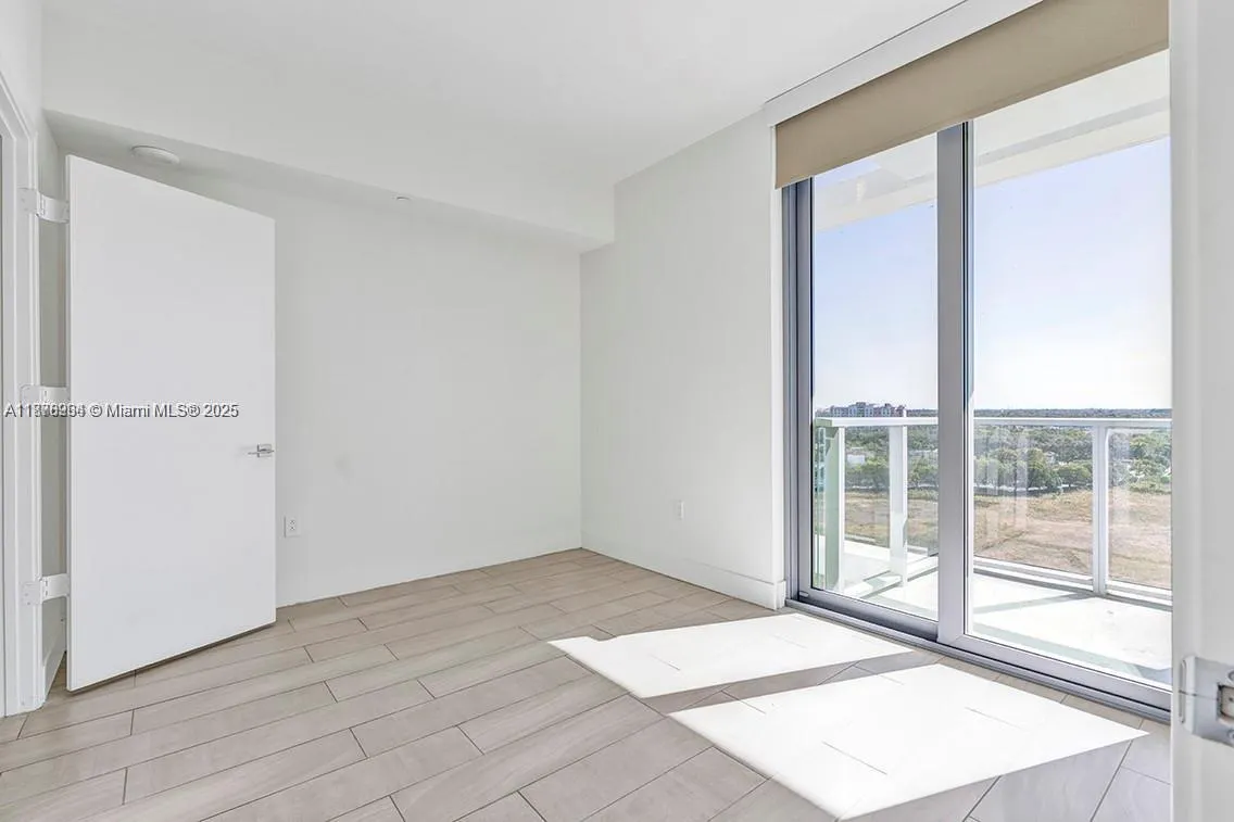 2000 Metropica Way, #907