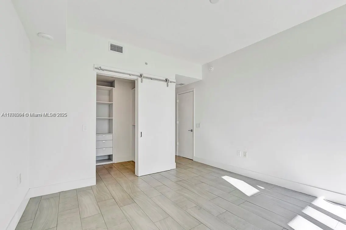 2000 Metropica Way, #907