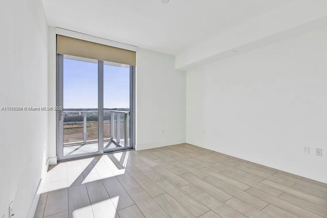 2000 Metropica Way, #907