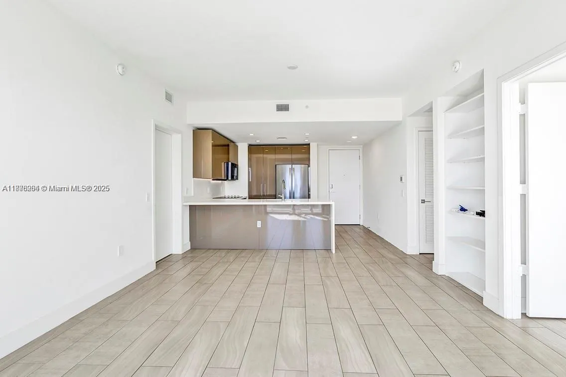 2000 Metropica Way, #907