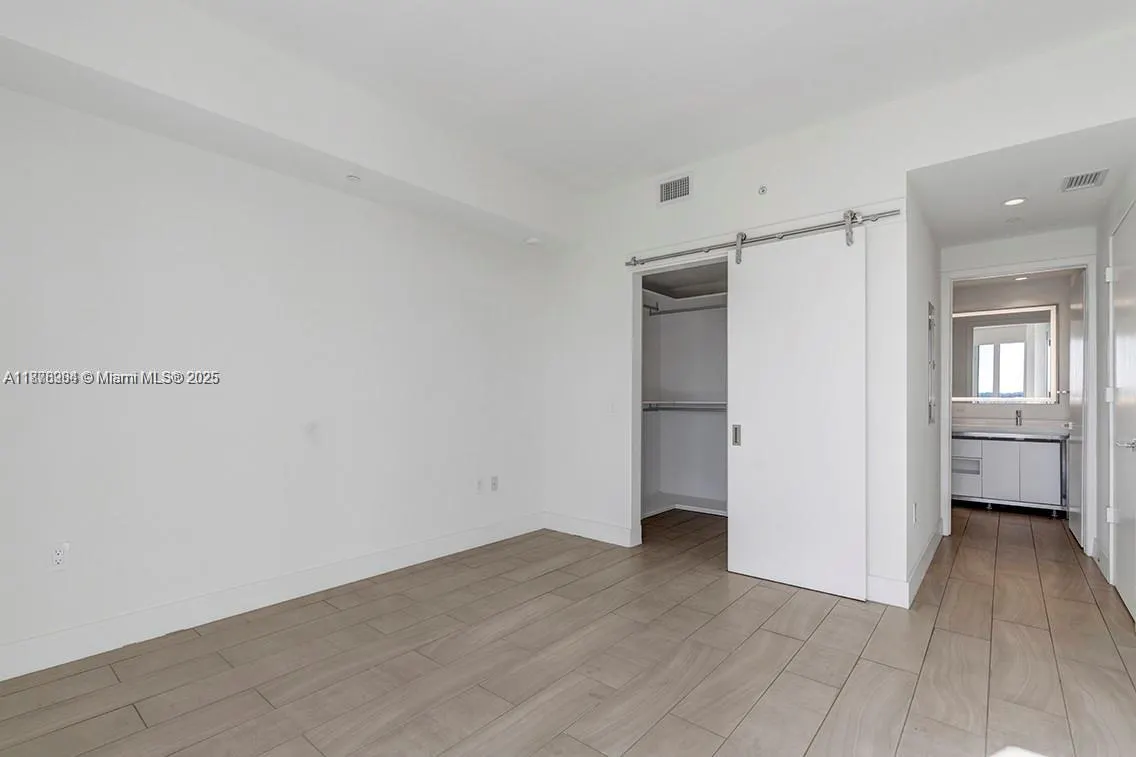 2000 Metropica Way, #907