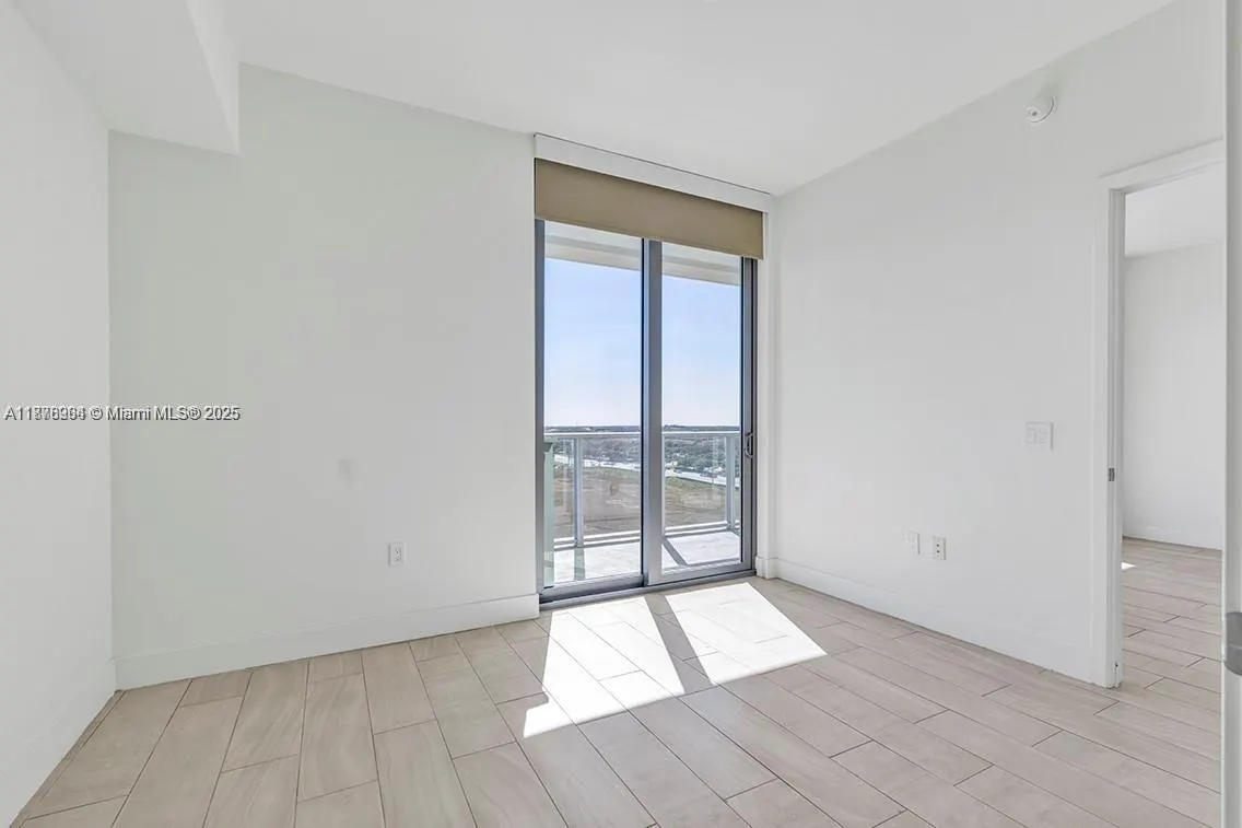 2000 Metropica Way, #907