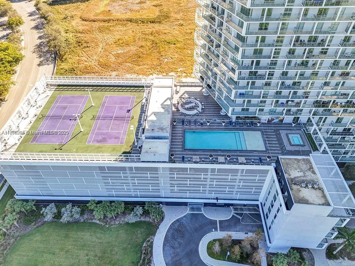 2000 Metropica Way, #907