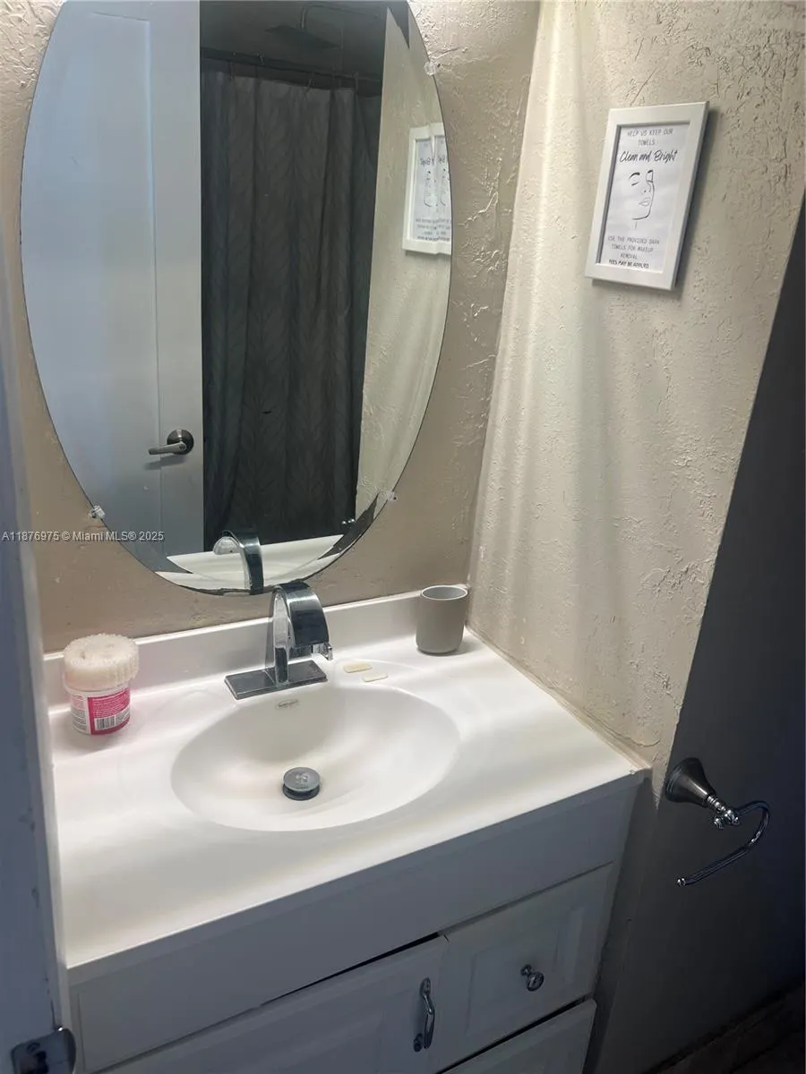 1320 Drexel Ave, #301