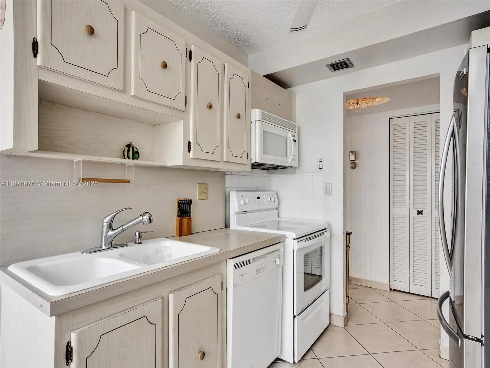 1833 S Ocean Dr, #1511