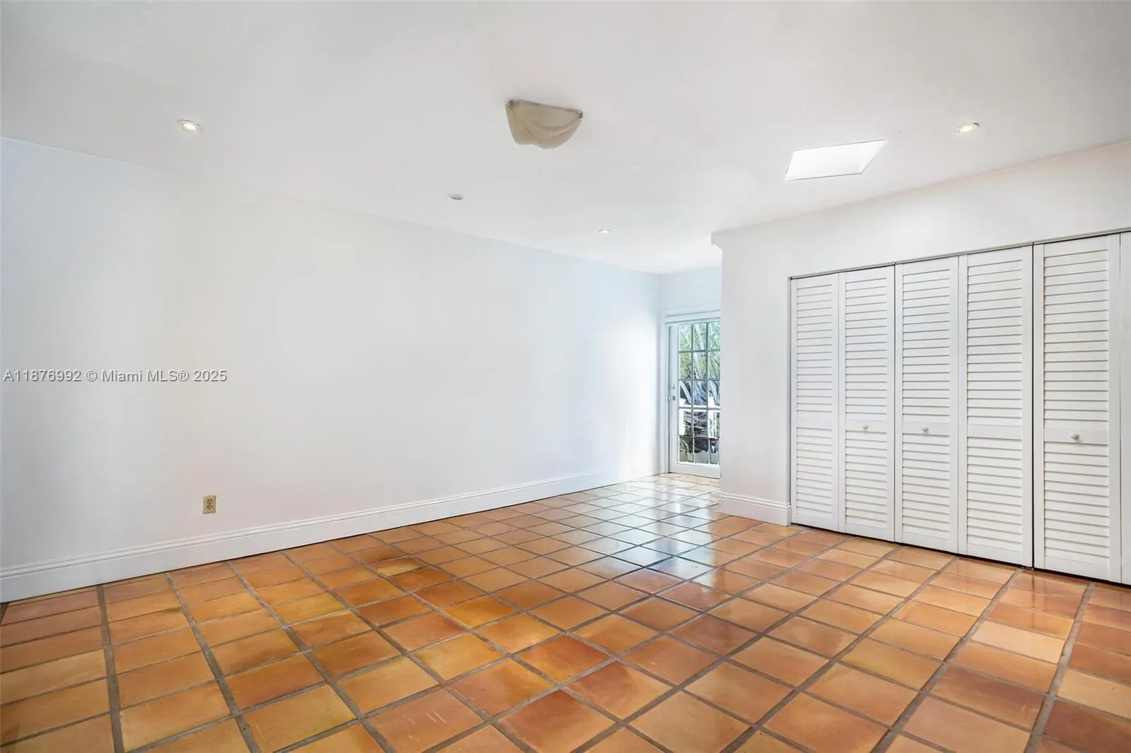 2120 S Bayshore Dr