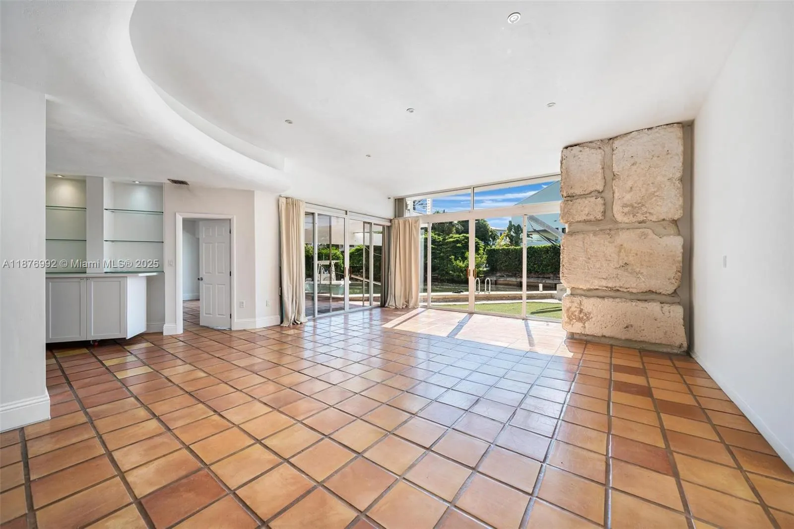2120 S Bayshore Dr