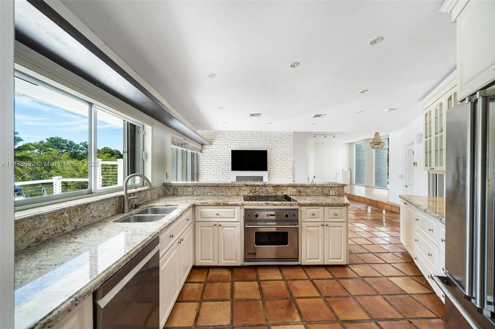 2120 S Bayshore Dr