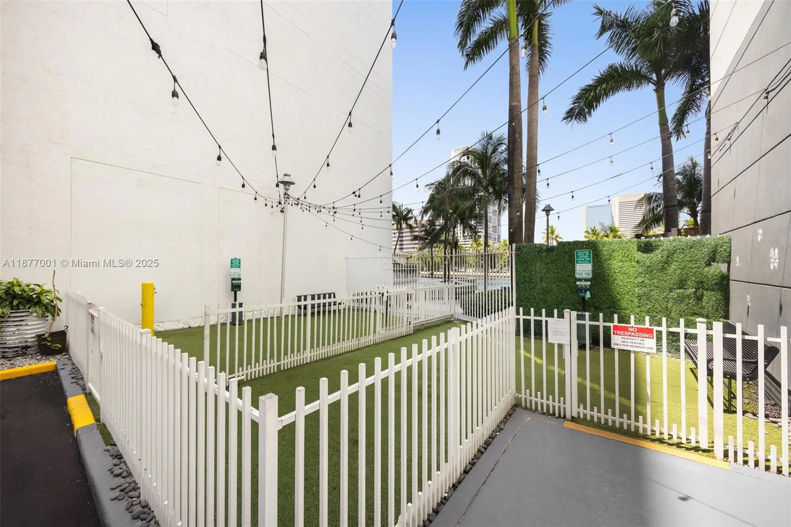 690 SW 1st Ct, #PHI10