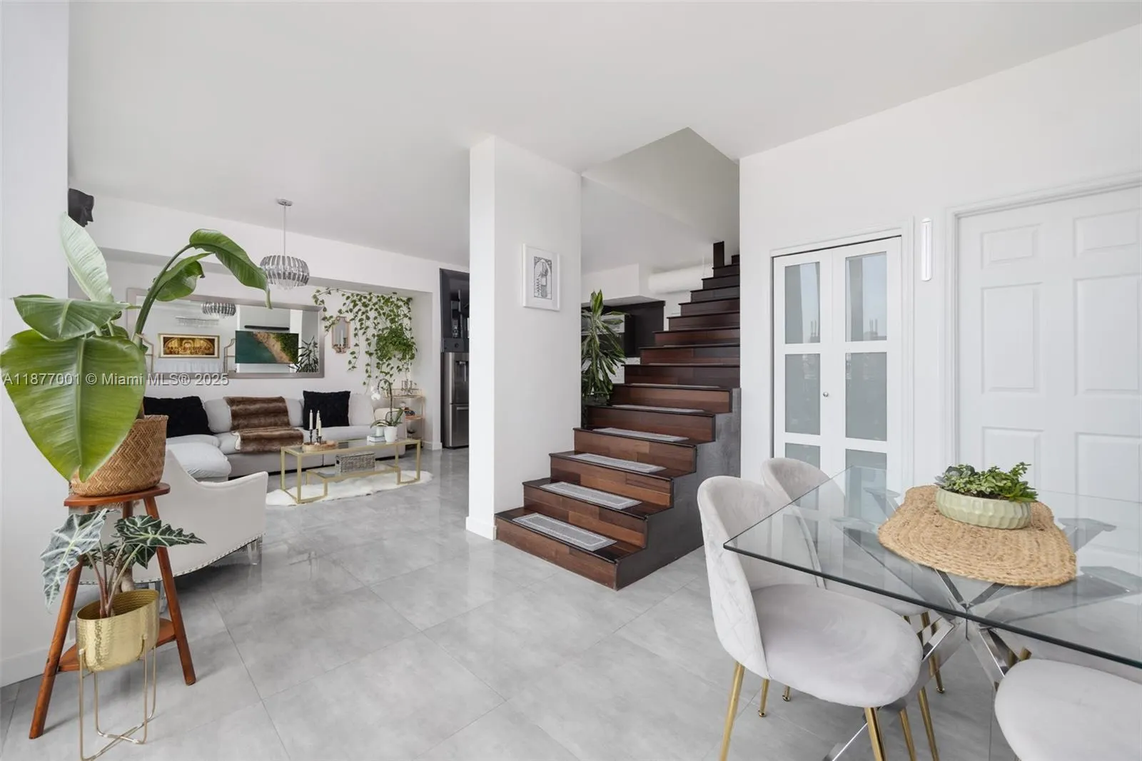 690 SW 1st Ct, #PHI10