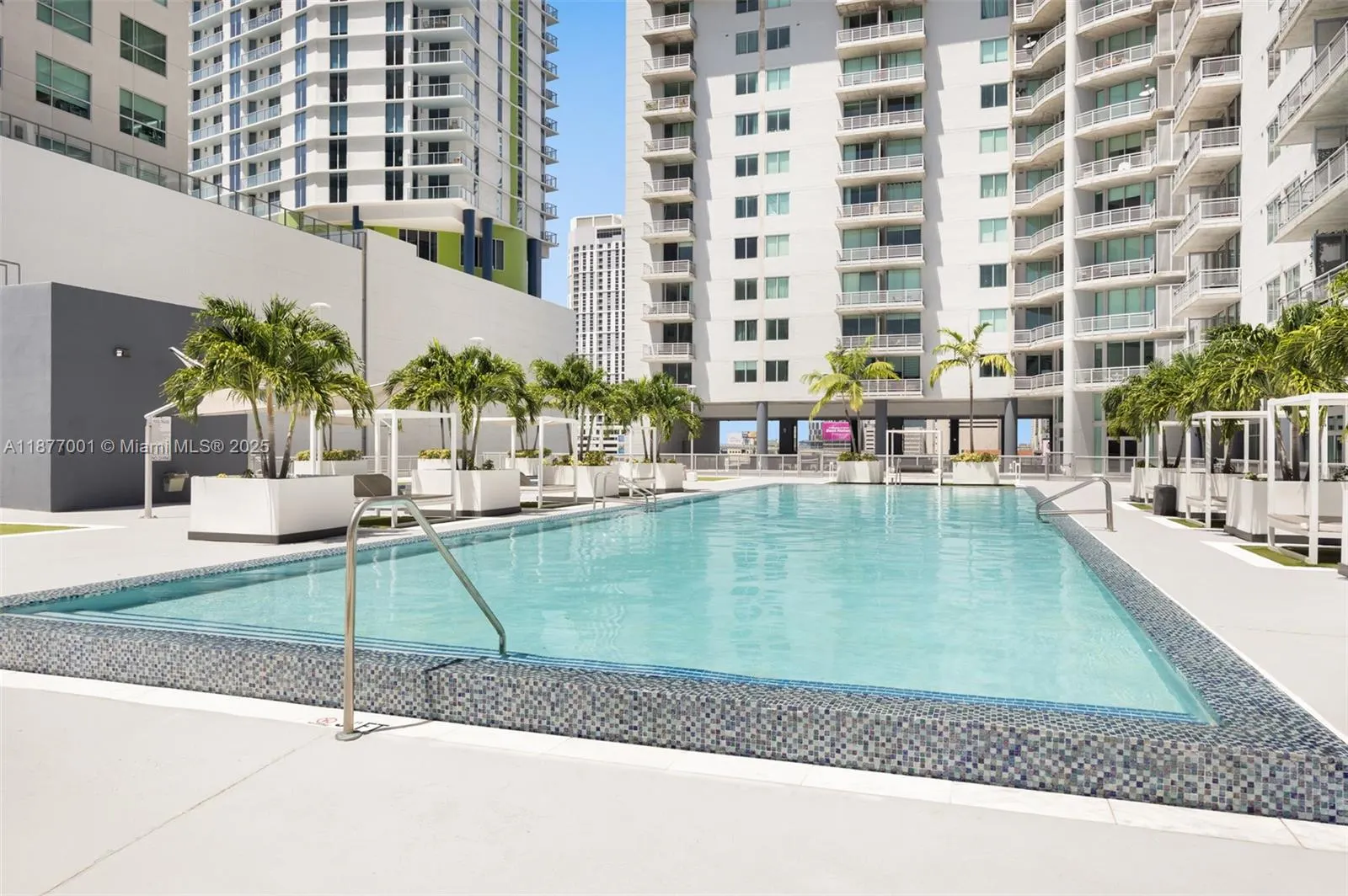 690 SW 1st Ct, #PHI10