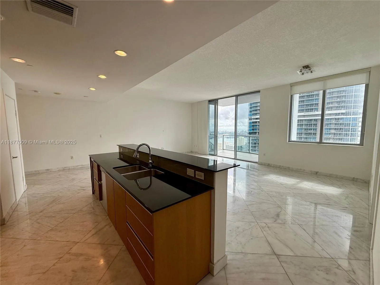 1060 Brickell Ave, #4305
